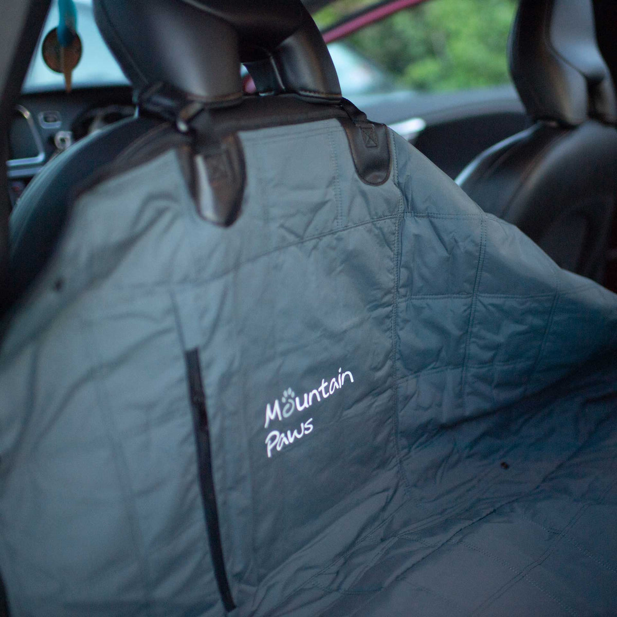 Extra robuster Hundesitzbezug fürs Auto – Mountain Paws