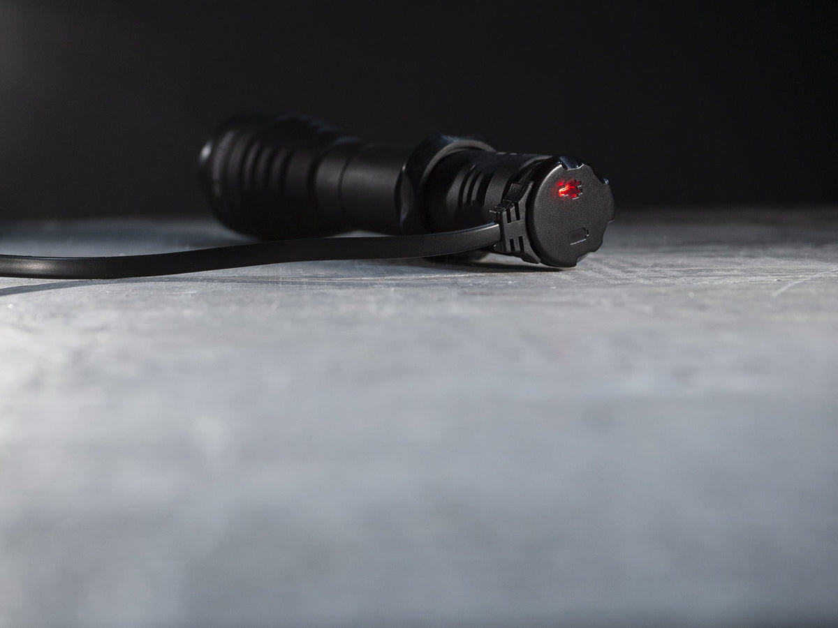 Magnetisches Ladegerät AMC-03 für taktische Taschenlampen mit magnetischem Ladeanschluss, Ausgang 1A, 2 Jahre Garantie - Armytek