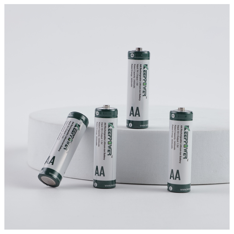 Keeppower i4 – 4 wiederaufladbare AA-Batterien mit Ladegerät