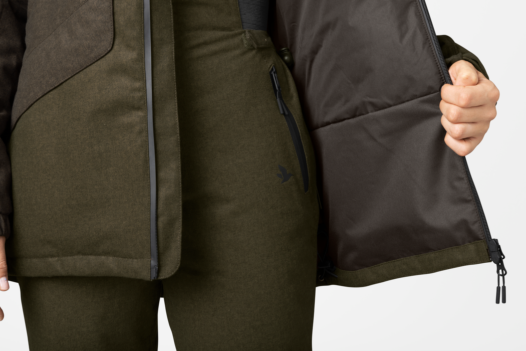Verfügbare Aya Insulated Jacket Pine Green/Demitasse Brown - Seeland