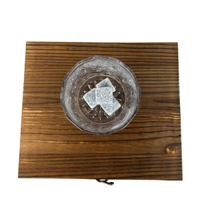 Whiskeyglas mit Eiswürfeln – HuntElite