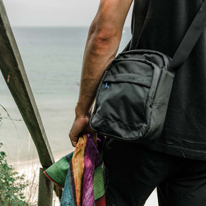 RFiD-Umhängetasche, recycelt, Grau – Life Venture