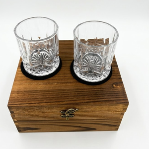 Whiskeyglas mit Eiswürfeln – HuntElite