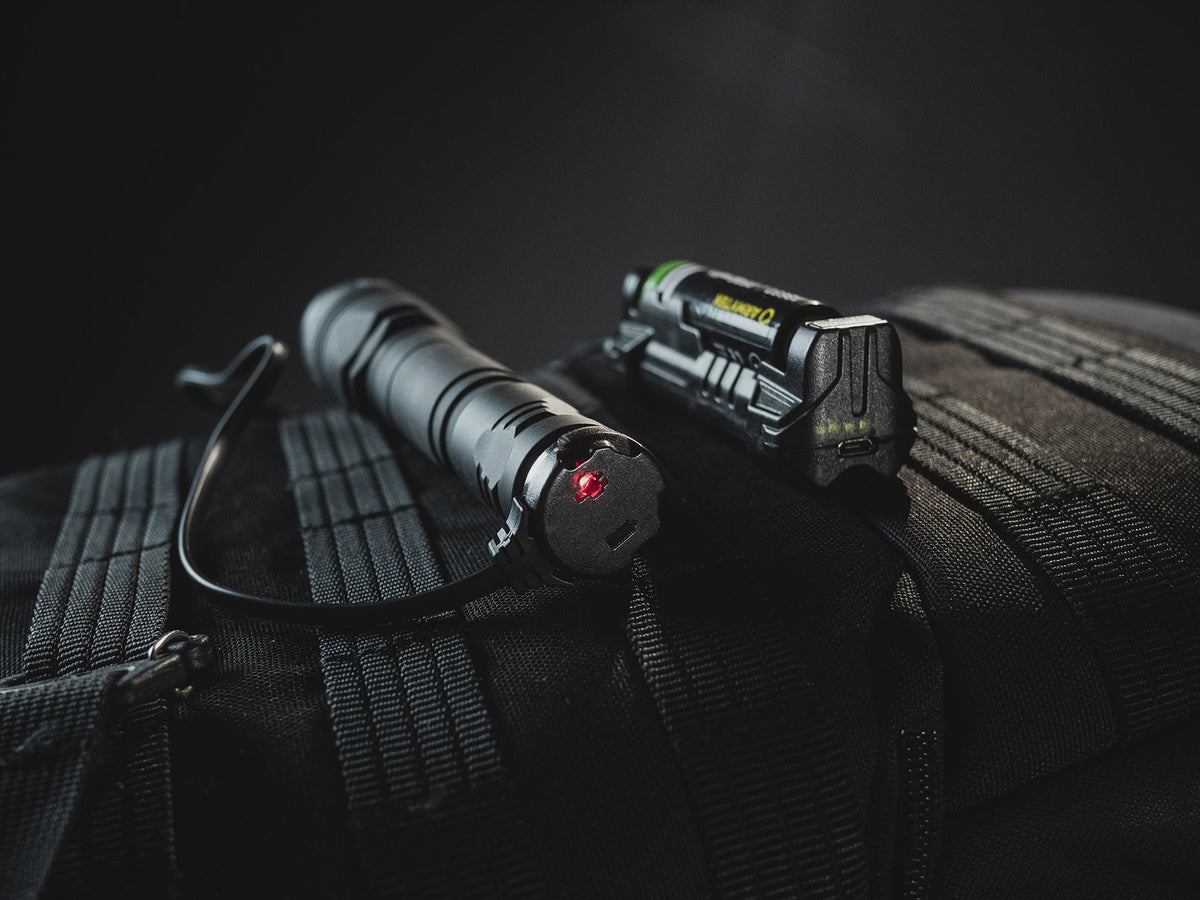 Magnetisches Ladegerät AMC-03 für taktische Taschenlampen mit magnetischem Ladeanschluss, Ausgang 1A, 2 Jahre Garantie - Armytek