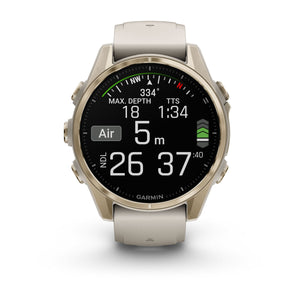 fēnix® 8 – 43 mm, AMOLED, Sapphire, Soft Gold mit Fog Grey/Dark Sandstone Silikonarmband – Garmin