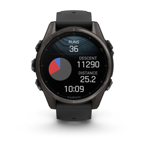 fēnix® 8 – 43 mm, AMOLED, Sapphire, Carbon Grey DLC-Titan mit Schwarz/Pebble Grey-Silikonarmband – Garmin
