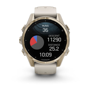 fēnix® 8 – 43 mm, AMOLED, Sapphire, Soft Gold mit Fog Grey/Dark Sandstone Silikonarmband – Garmin