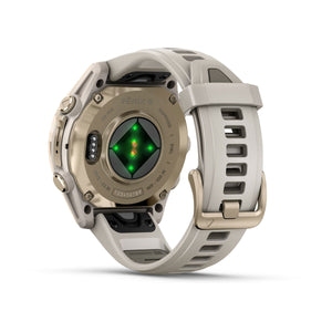 fēnix® 8 – 43 mm, AMOLED, Sapphire, Soft Gold mit Fog Grey/Dark Sandstone Silikonarmband – Garmin