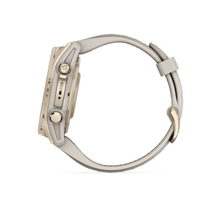 fēnix® 8 – 43 mm, AMOLED, Sapphire, Soft Gold mit Fog Grey/Dark Sandstone Silikonarmband – Garmin